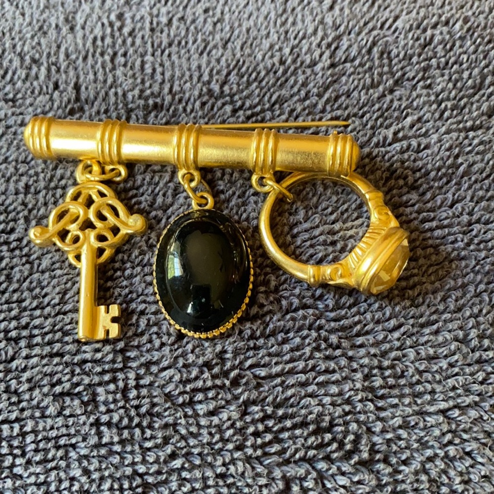Gold pin
